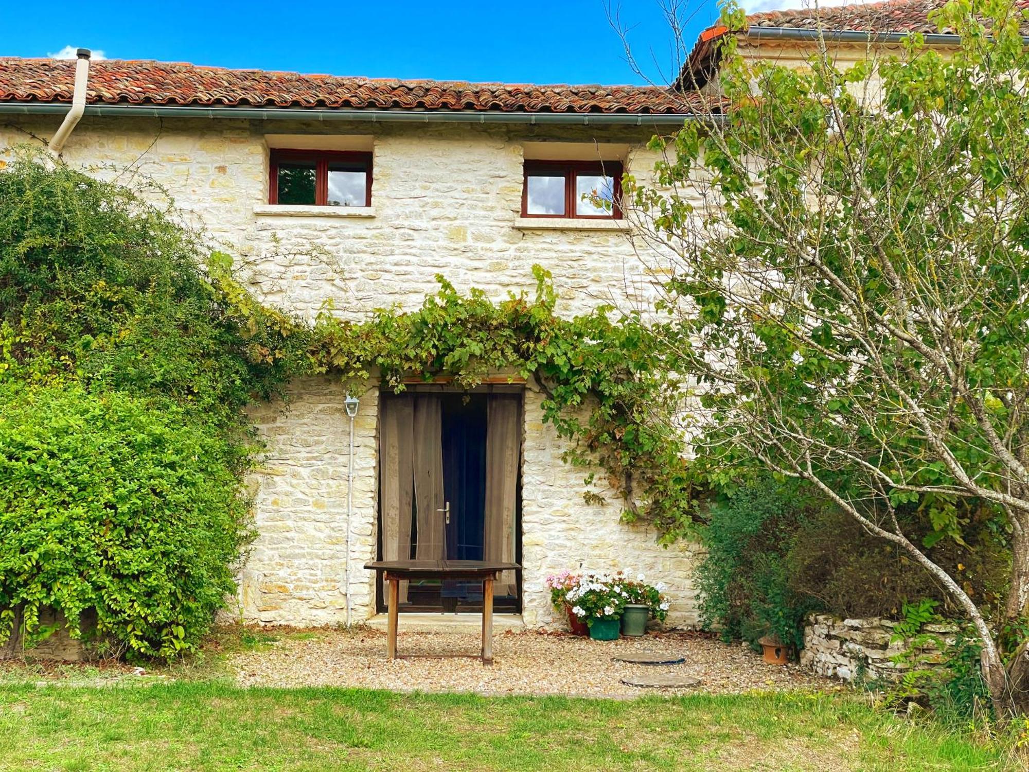 Chef-Boutonne Le Noisetier At Les Hiboux Gites מראה חיצוני תמונה
